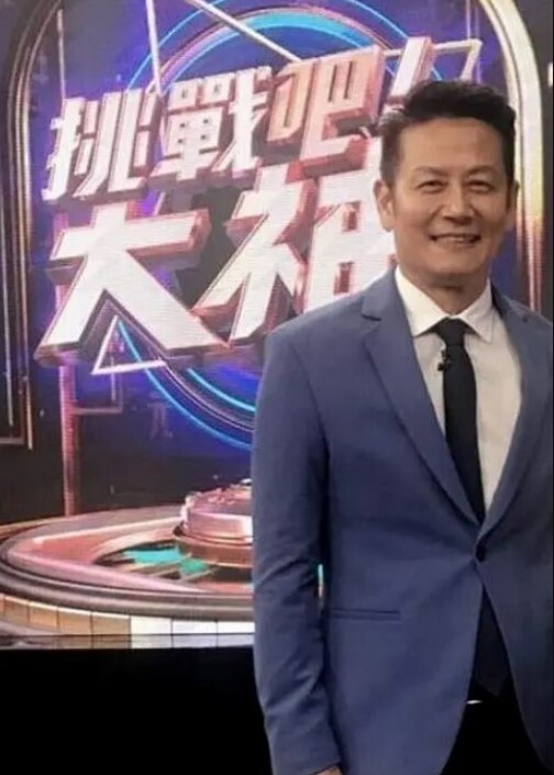 推特高颜值女神Song顶级尤物反差情趣制服勾引金主！无套疯狂抽插视频流出！ - 奶狗影院海报